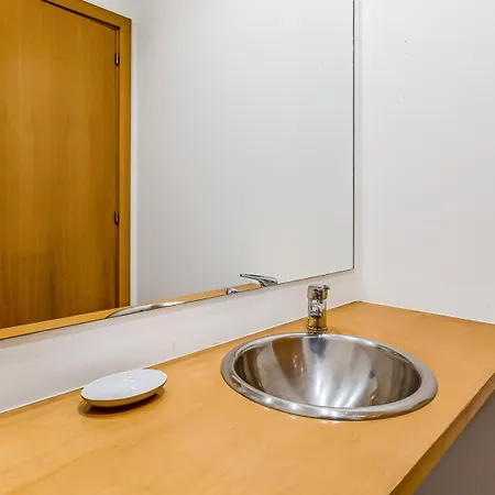 Uptown Urban Escape By Lovelystay Apartman