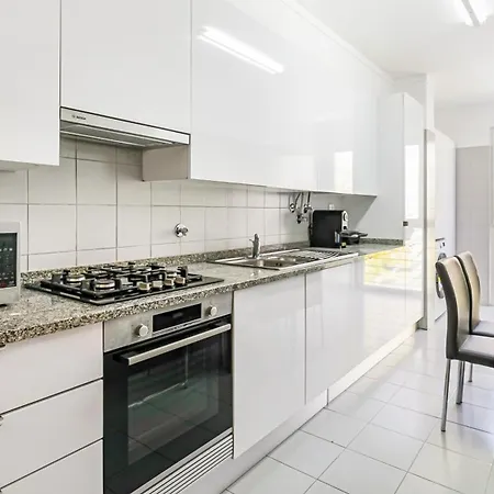 Uptown Urban Escape By Lovelystay Apartman *